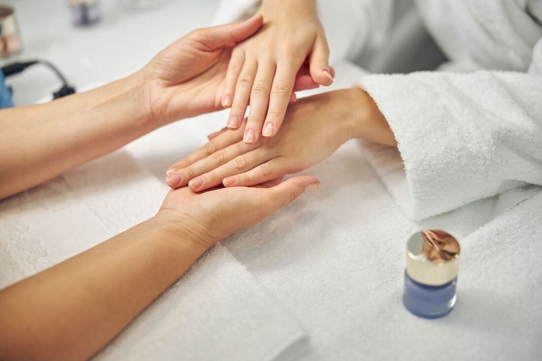 Manicure japoński, czyli czas na regenerację paznokci. Na czym polega zabieg i jak często wykonywać? 