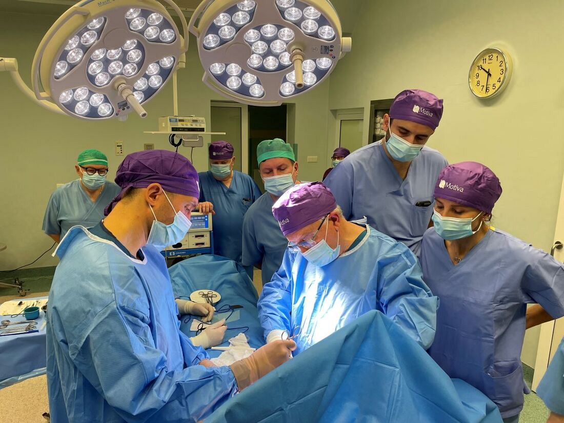 Chirurgia piersi z użyciem implantów Motiva - relacja wideo z sali operacyjnej (pro) 