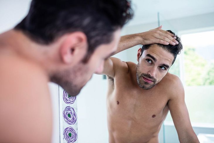 Dlaczego mężczyźni łysieją? Wywiad z trychologiem Krzysztofem Gohrą 